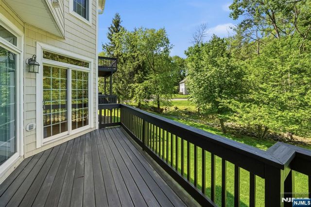 5 Pheasant Run, Old Tappan, NJ 07675