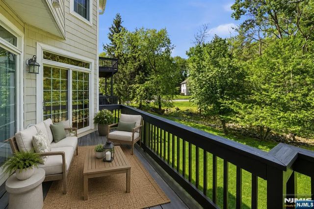 5 Pheasant Run, Old Tappan, NJ 07675