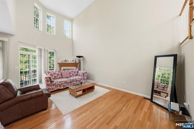 5 Pheasant Run, Old Tappan, NJ 07675