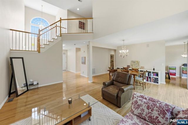 5 Pheasant Run, Old Tappan, NJ 07675