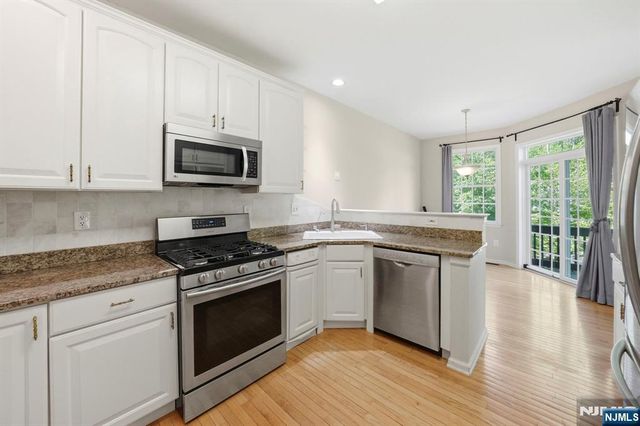 5 Pheasant Run, Old Tappan, NJ 07675