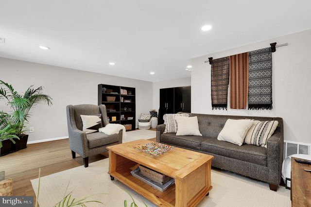 17121 BRIARDALE RD, Rockville, MD 20855