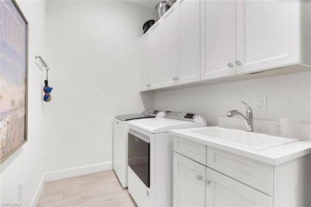 6367 Negril Isle DR, Naples, FL 34113