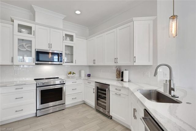 6367 Negril Isle DR, Naples, FL 34113