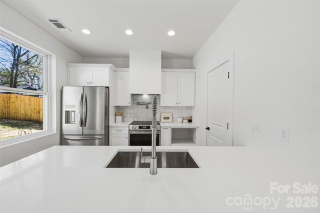 1037 Garringer Place, Charlotte, NC 28208