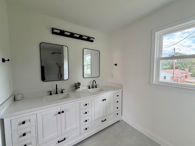 660 Cherry Hill Road, Spartanburg, SC 29307