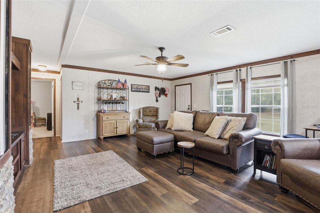 Image 3 of property listing at 710 SW SCOUT GLEN, Fort White, FL 32038