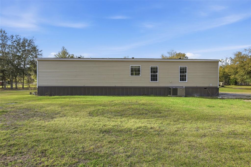 Image 25 of property listing at 710 SW SCOUT GLEN, Fort White, FL 32038