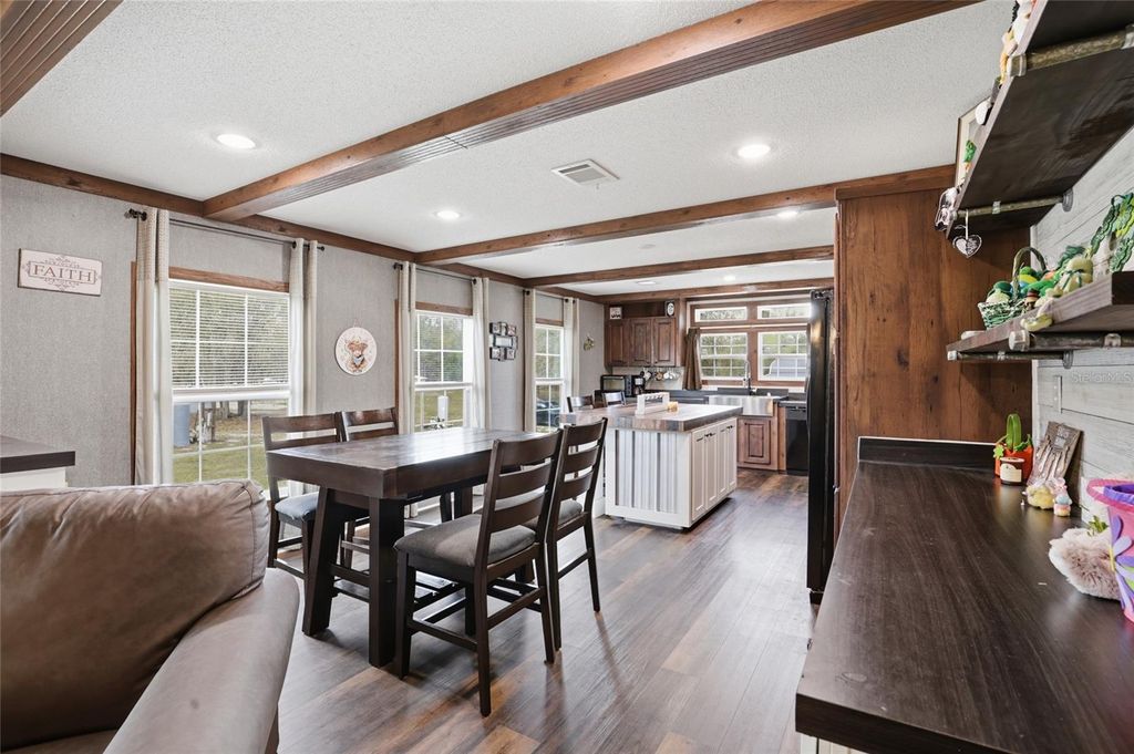 Image 5 of property listing at 710 SW SCOUT GLEN, Fort White, FL 32038