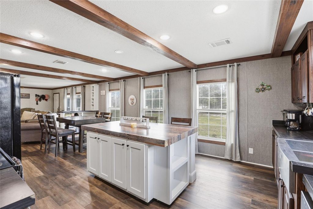 Image 6 of property listing at 710 SW SCOUT GLEN, Fort White, FL 32038