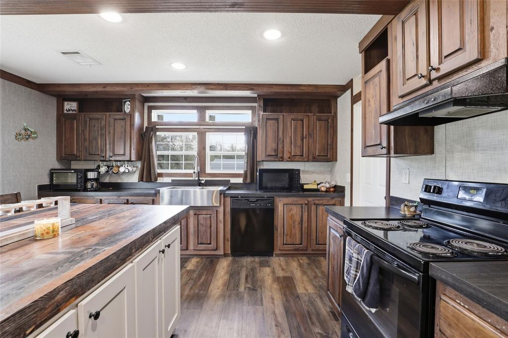 Image 8 of property listing at 710 SW SCOUT GLEN, Fort White, FL 32038