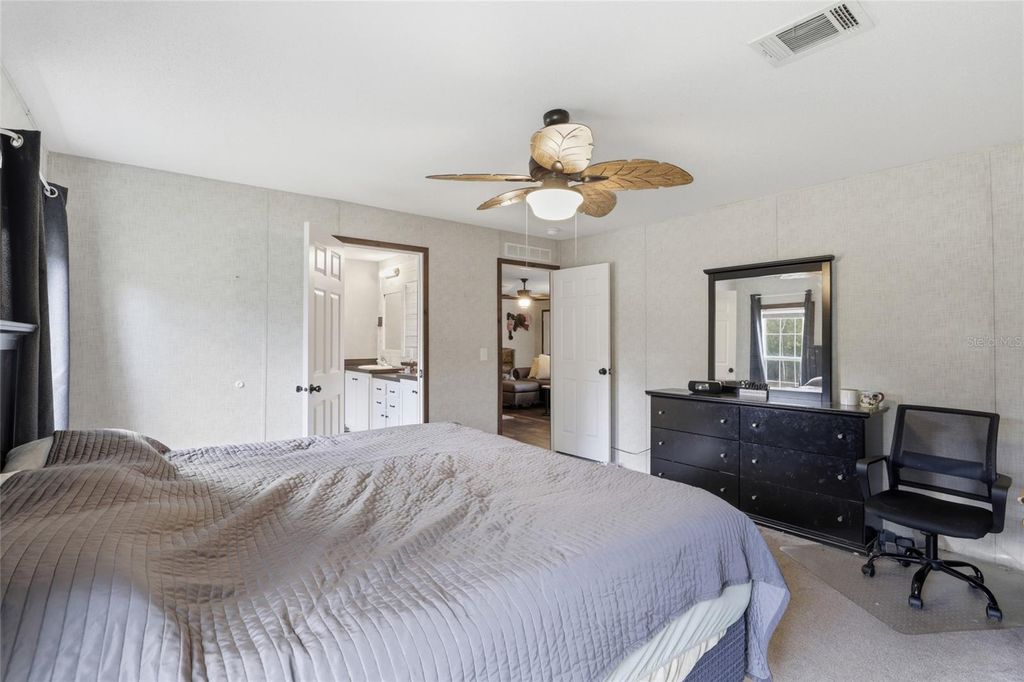 Image 10 of property listing at 710 SW SCOUT GLEN, Fort White, FL 32038