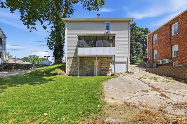 2713 College Avenue, Alton, IL 62002