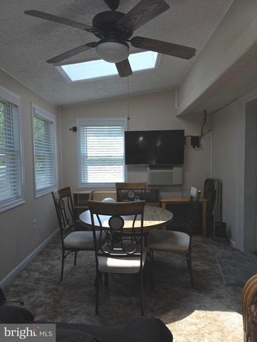 8326 VERONA DR, Hyattsville, MD 20784