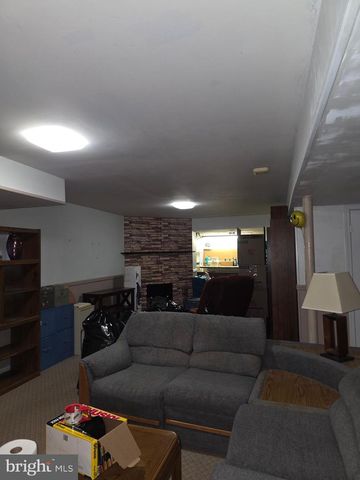 8326 VERONA DR, Hyattsville, MD 20784