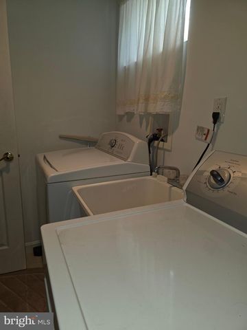 8326 VERONA DR, Hyattsville, MD 20784