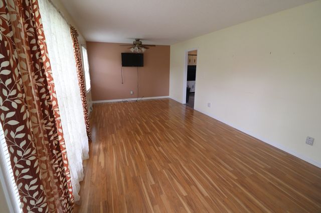 6009 Hays Dr, Columbia, TN 38401