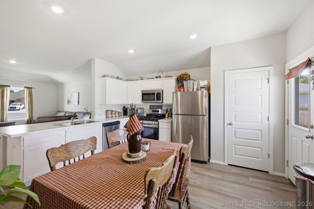 27309 E 117th Place S, Coweta, OK 74429