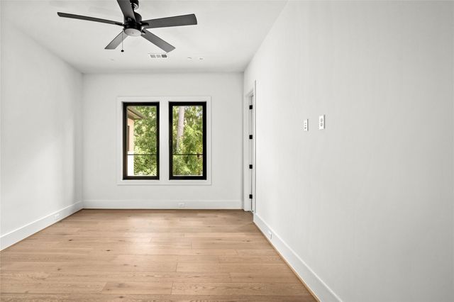 710 Glen Echo Lane, Hedwig Village, TX 77024