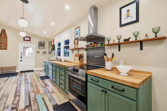 211 Keller Street, Bay Saint Louis, MS 39520