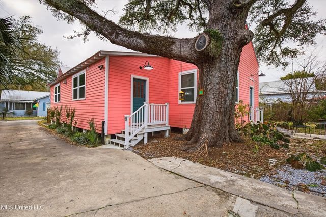 211 Keller Street, Bay Saint Louis, MS 39520