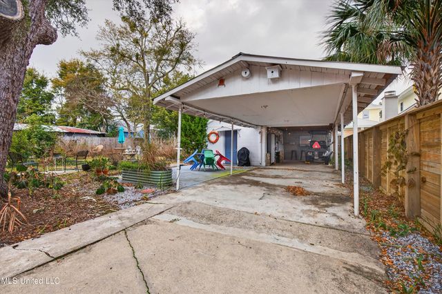 211 Keller Street, Bay Saint Louis, MS 39520