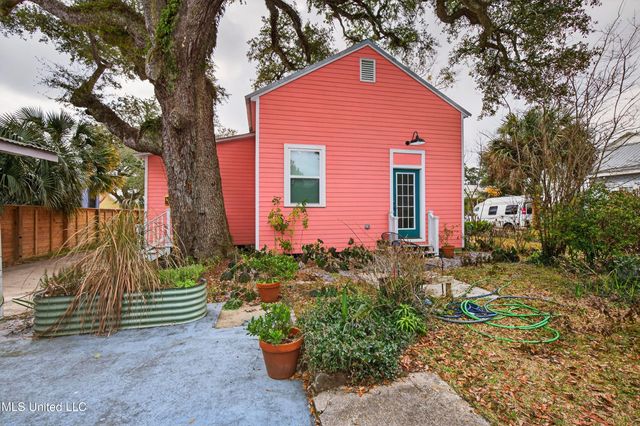 211 Keller Street, Bay Saint Louis, MS 39520