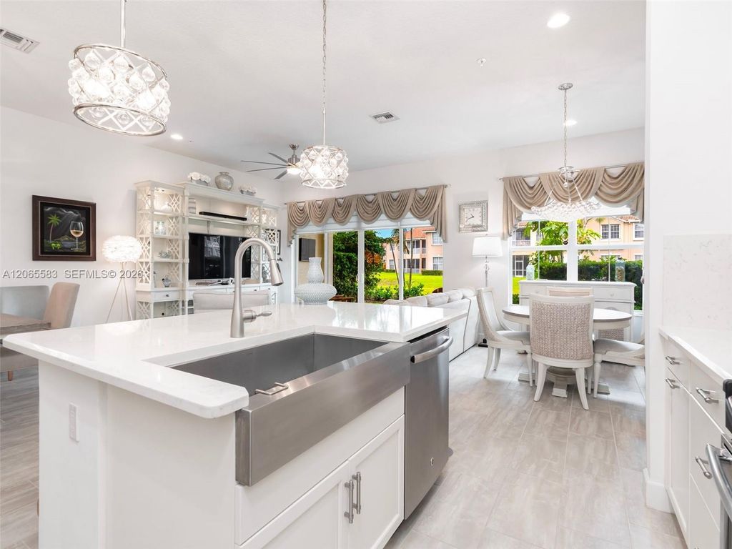 Image 12 of property listing at 22936 Clear Echo Dr 35, Boca Raton, FL 33433