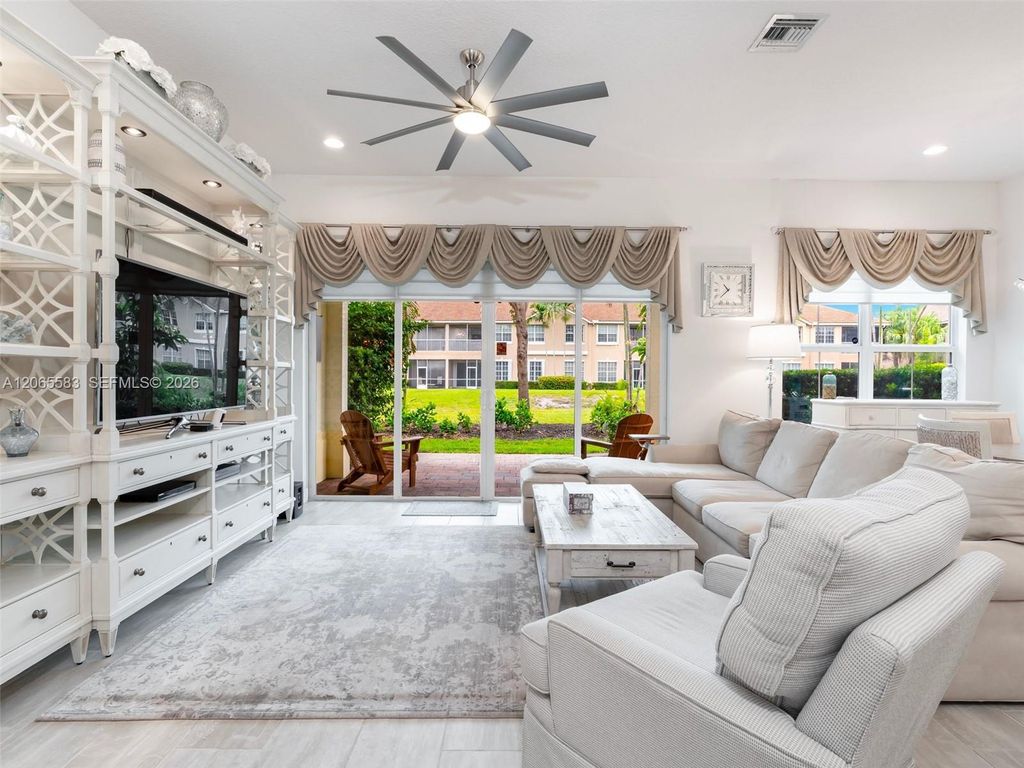 Image 16 of property listing at 22936 Clear Echo Dr 35, Boca Raton, FL 33433