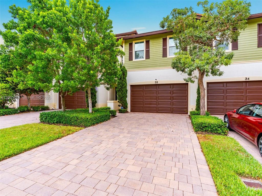Image 2 of property listing at 22936 Clear Echo Dr 35, Boca Raton, FL 33433
