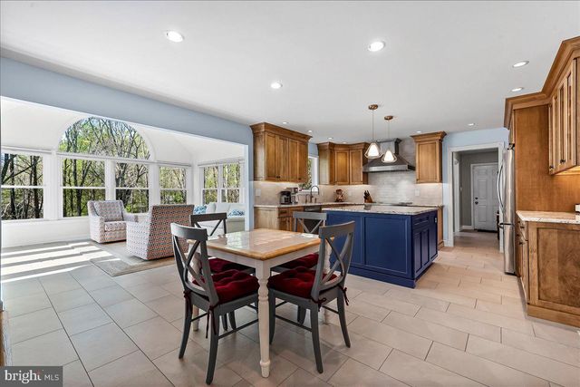 407 VALLEY DR, Lincoln University, PA 19352