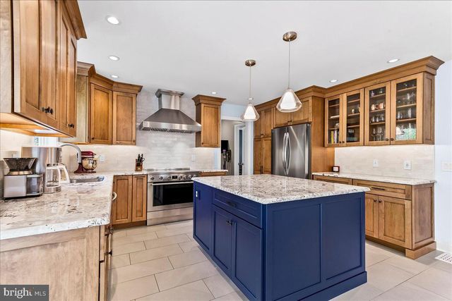 407 VALLEY DR, Lincoln University, PA 19352