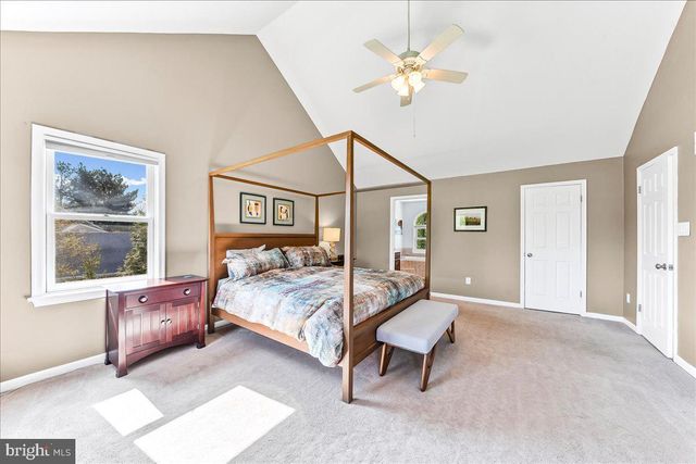 407 VALLEY DR, Lincoln University, PA 19352