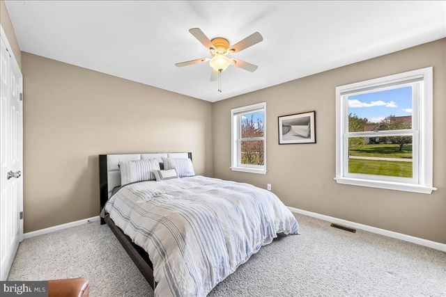407 VALLEY DR, Lincoln University, PA 19352