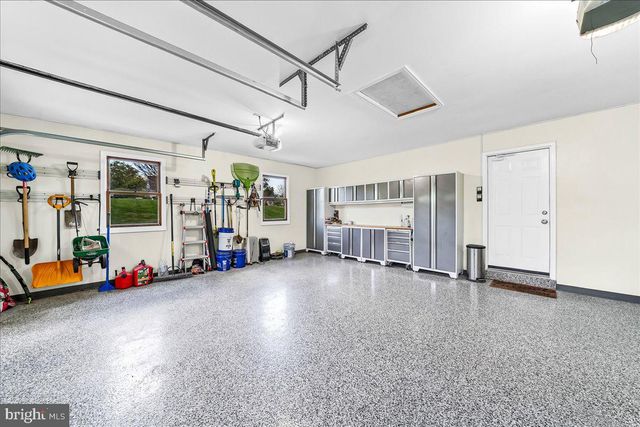 407 VALLEY DR, Lincoln University, PA 19352