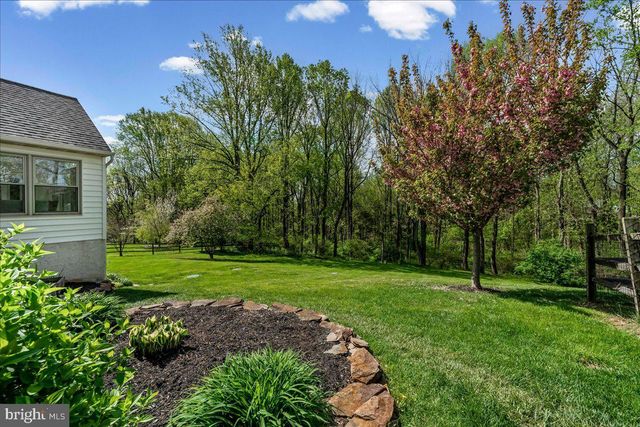 407 VALLEY DR, Lincoln University, PA 19352