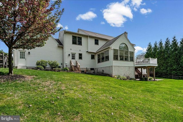 407 VALLEY DR, Lincoln University, PA 19352