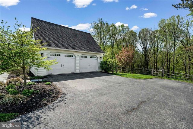 407 VALLEY DR, Lincoln University, PA 19352