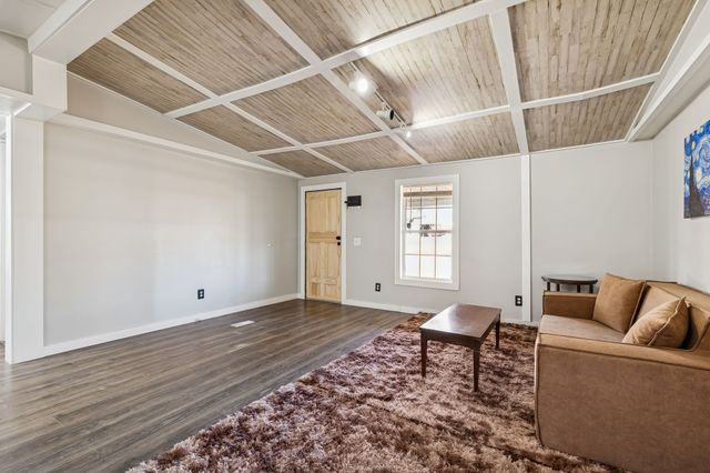 1053 Pack Rd, White Bluff, TN 37187