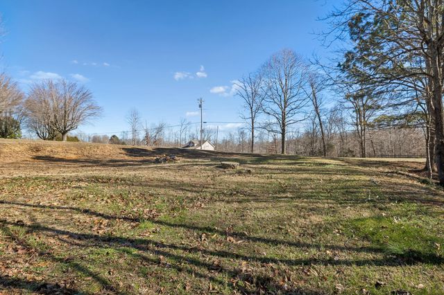 1053 Pack Rd, White Bluff, TN 37187