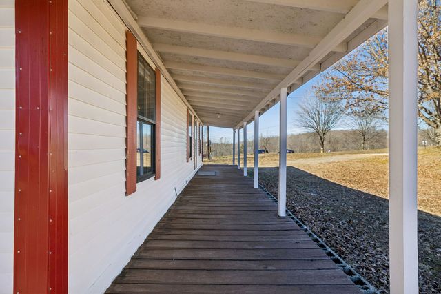 1053 Pack Rd, White Bluff, TN 37187