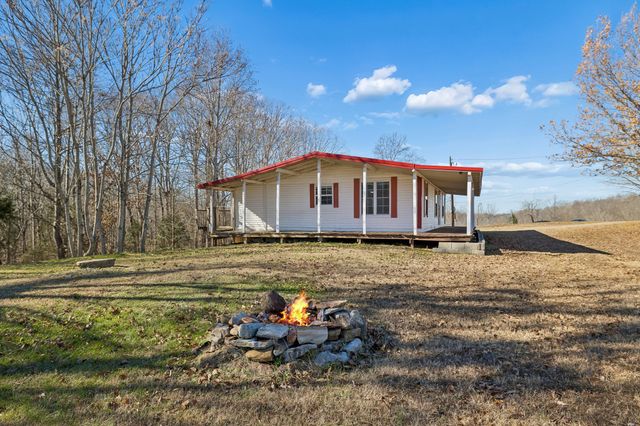 1053 Pack Rd, White Bluff, TN 37187