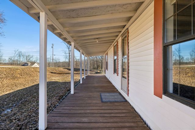 1053 Pack Rd, White Bluff, TN 37187