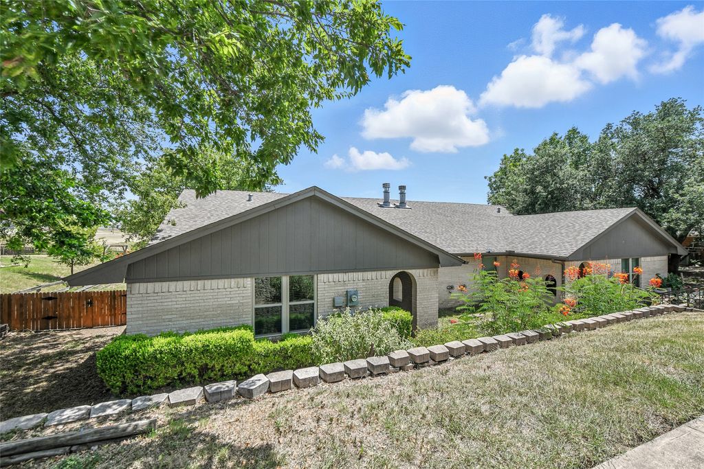 8832 Sandcastle Court, Fort Worth, TX 76179