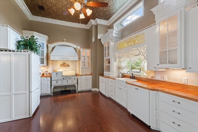 374 CR 104, Carthage, TX 75633