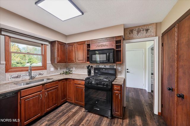 28741 White Road, Perrysburg, OH 43551