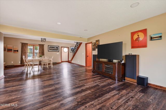 28741 White Road, Perrysburg, OH 43551