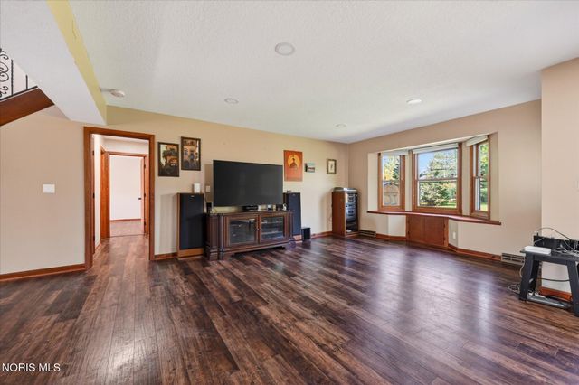 28741 White Road, Perrysburg, OH 43551