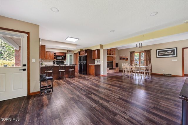 28741 White Road, Perrysburg, OH 43551