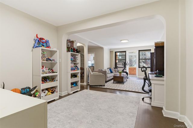 6960 108th Street 306, Forest Hills, NY 11375